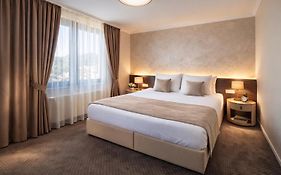 Nobel West Hotel